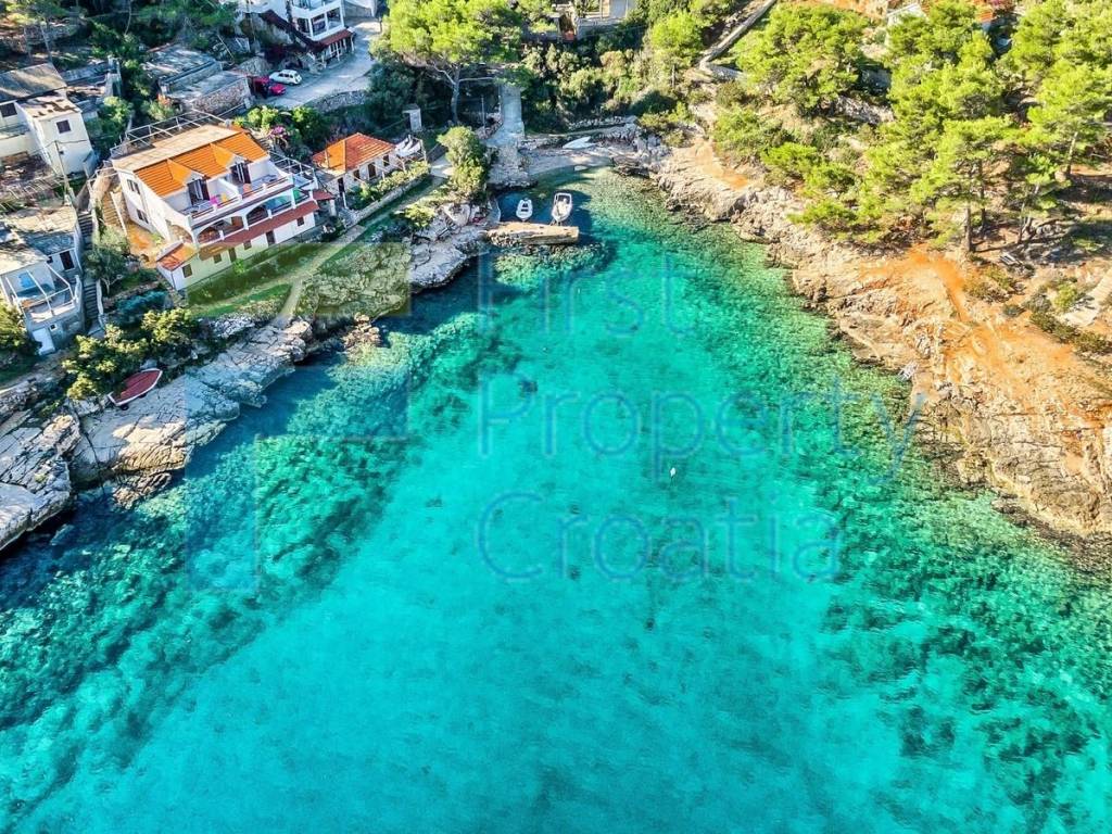 Pogled-more-uvala-borova-suma--hvar