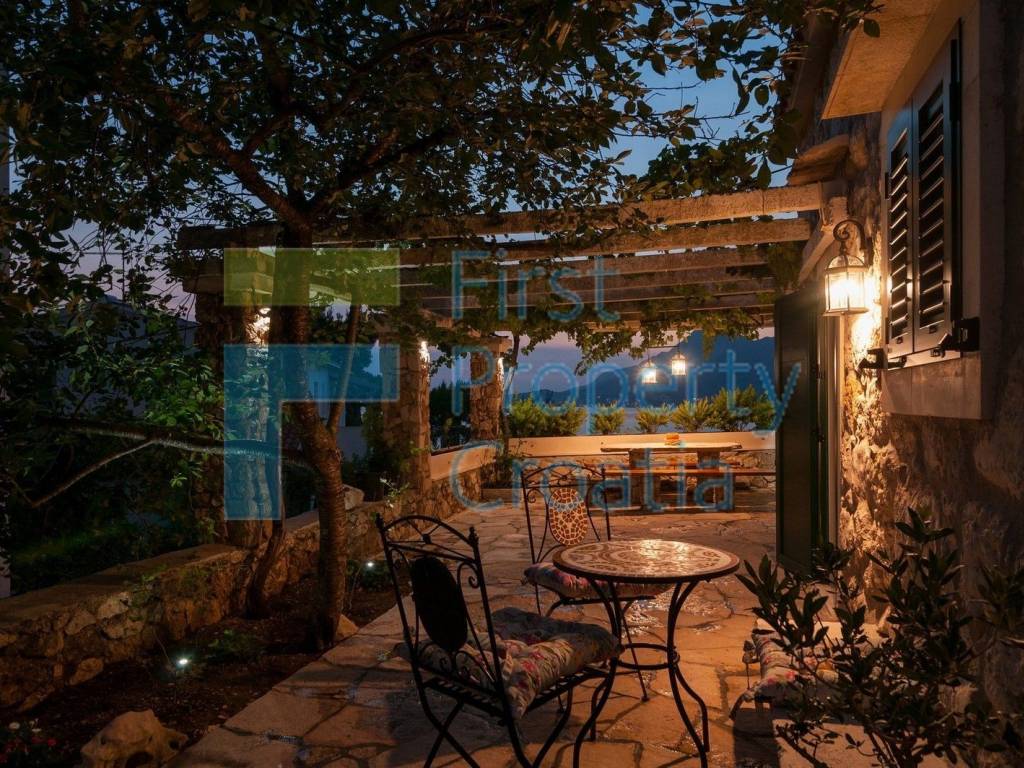 Apartmanska kuca, Prodaja, Omis, Omis