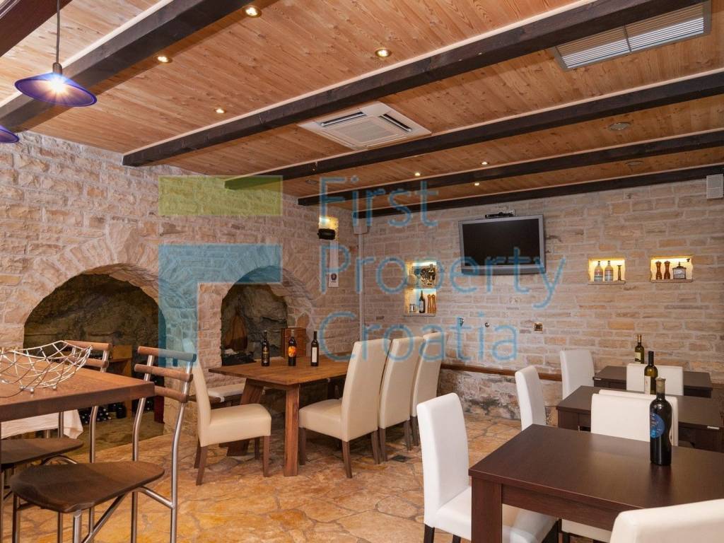 Apartmanska kuca, Prodaja, Omis, Omis