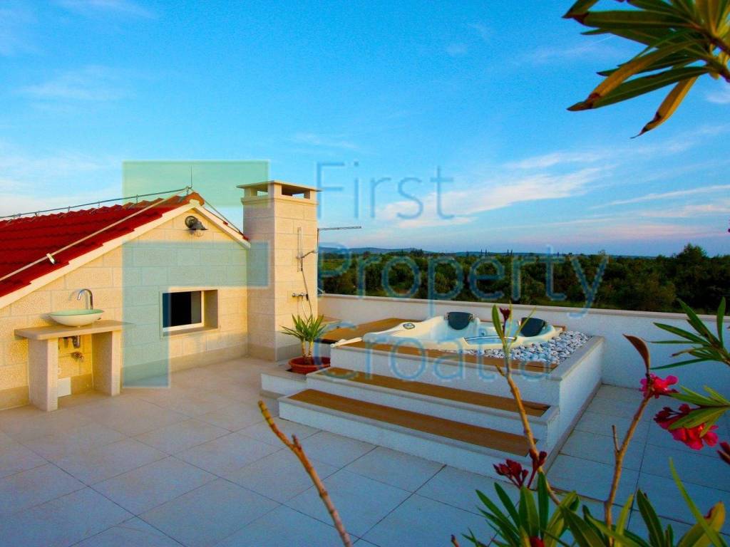 Vila, Prodaja, Sutivan, Sutivan
