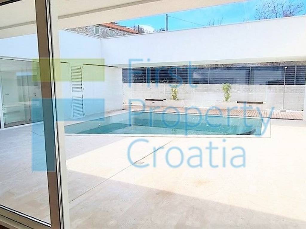 Vila, Prodaja, Nerezisca, Nerezisca