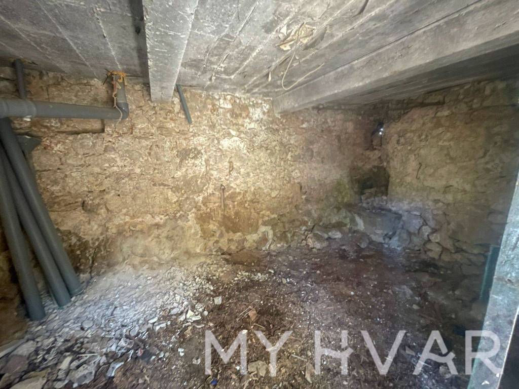 Kamena kuca, Prodaja, Jelsa, Svirce