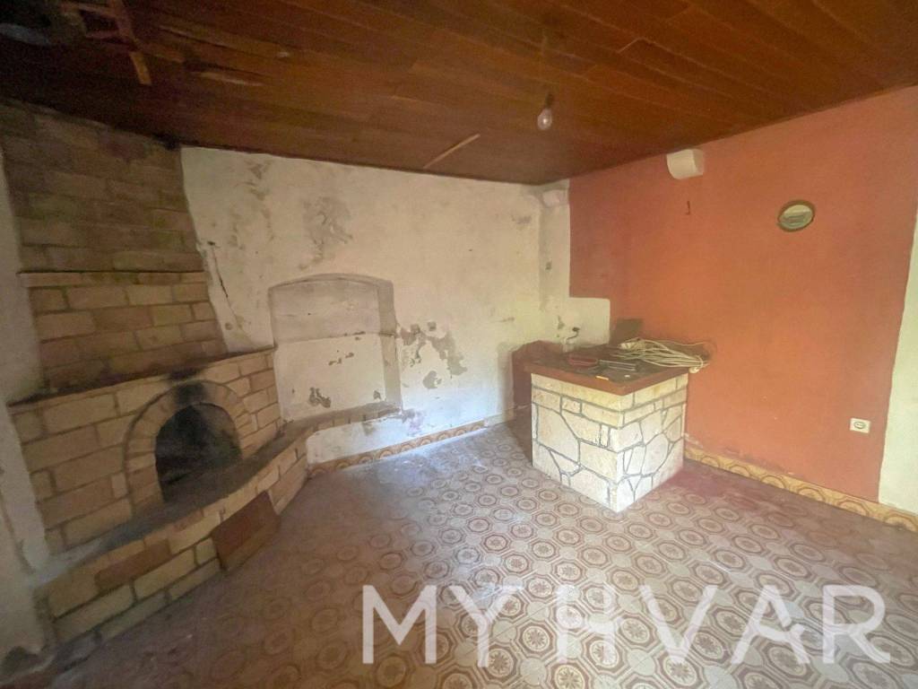 Kamena kuca, Prodaja, Jelsa, Svirce
