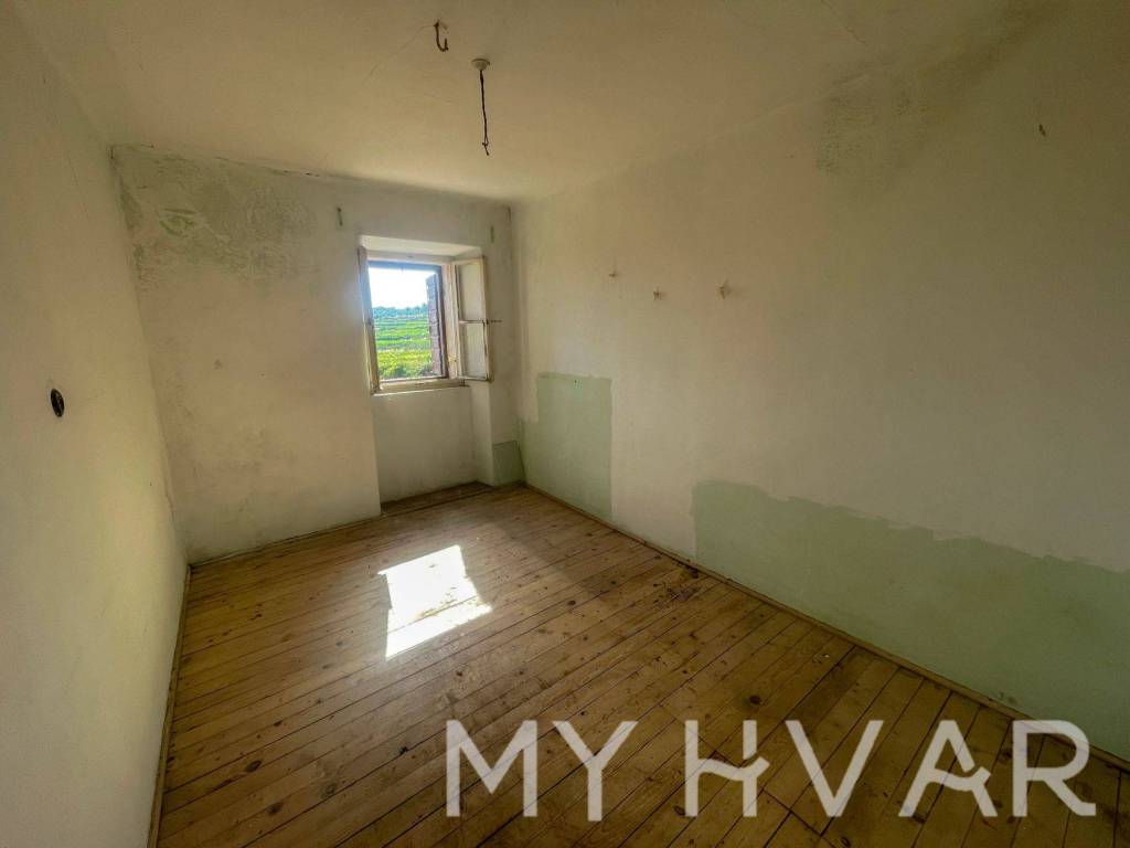 Kamena kuca, Prodaja, Jelsa, Svirce