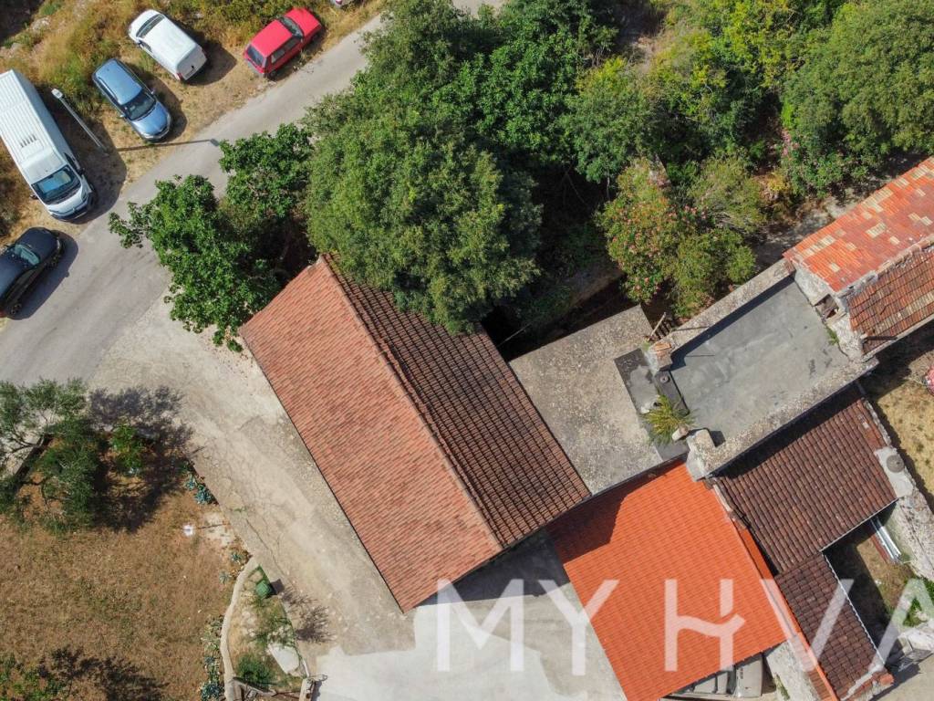 Kamena kuca, Prodaja, Jelsa, Svirce