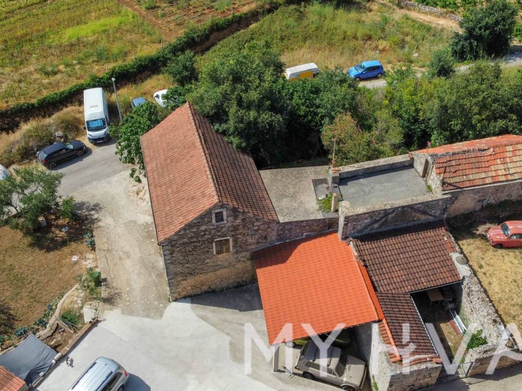 Kamena kuca, Prodaja, Jelsa, Svirce