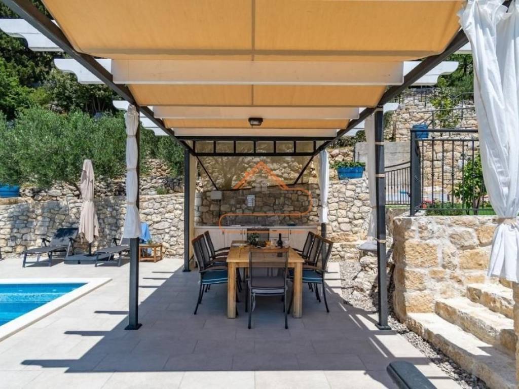 Kamena kuca, Prodaja, Omis, Omis