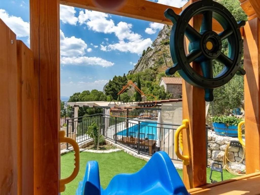 Kamena kuca, Prodaja, Omis, Omis