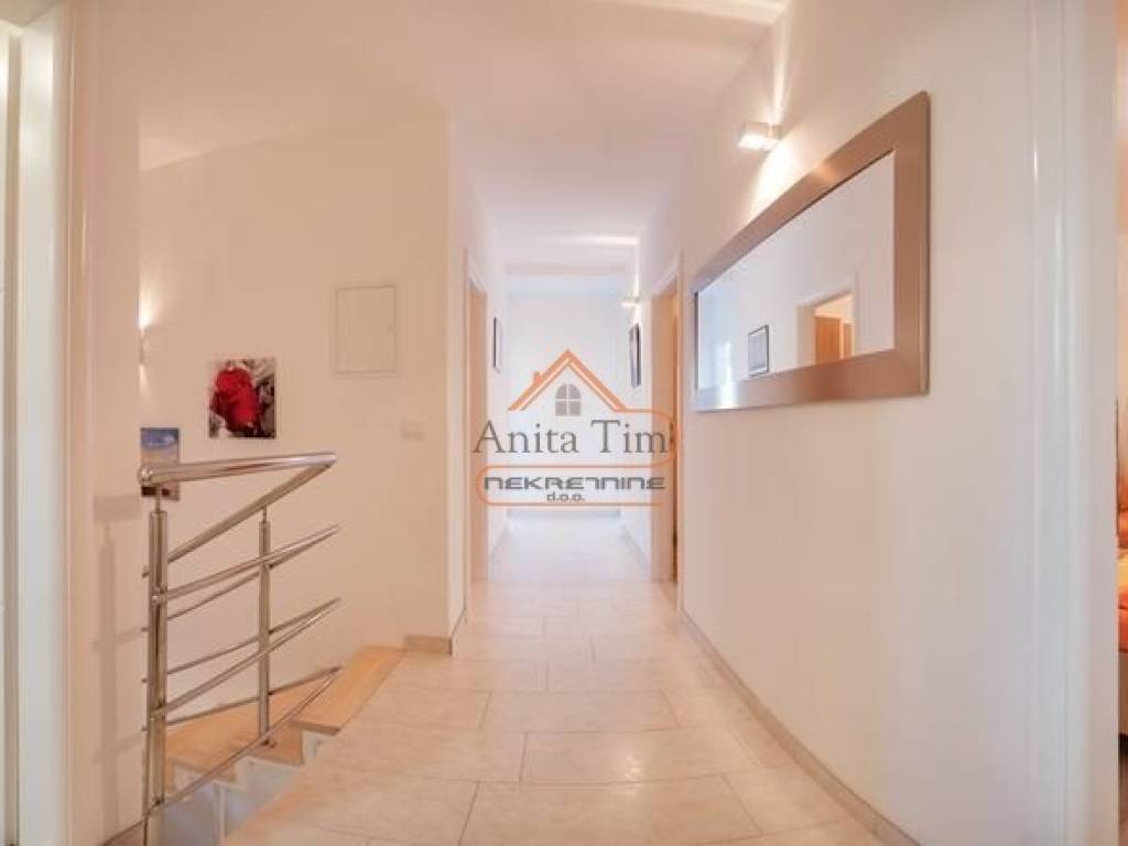 Luksuzna vila, Prodaja, Omis, Mimice