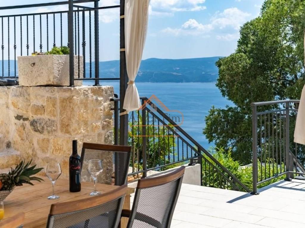 Kamena kuca, Prodaja, Omis, Omis