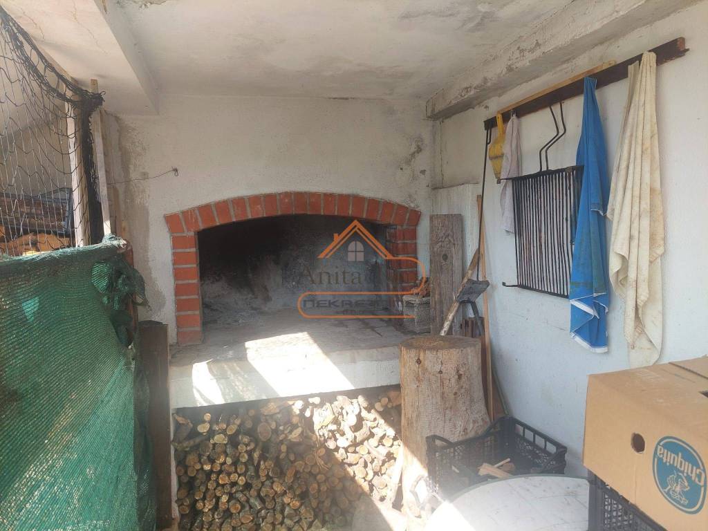 Poljoprivredno zemljiste, Prodaja, Postira, Postira