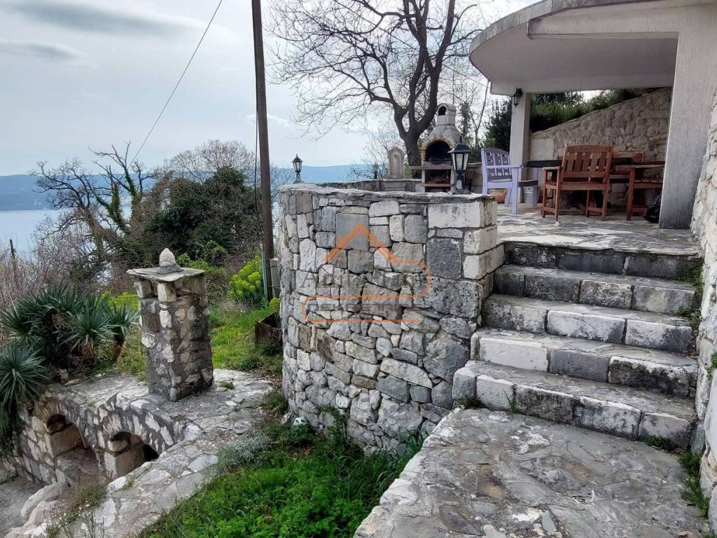 Kamena kuca, Prodaja, Omis, Celina