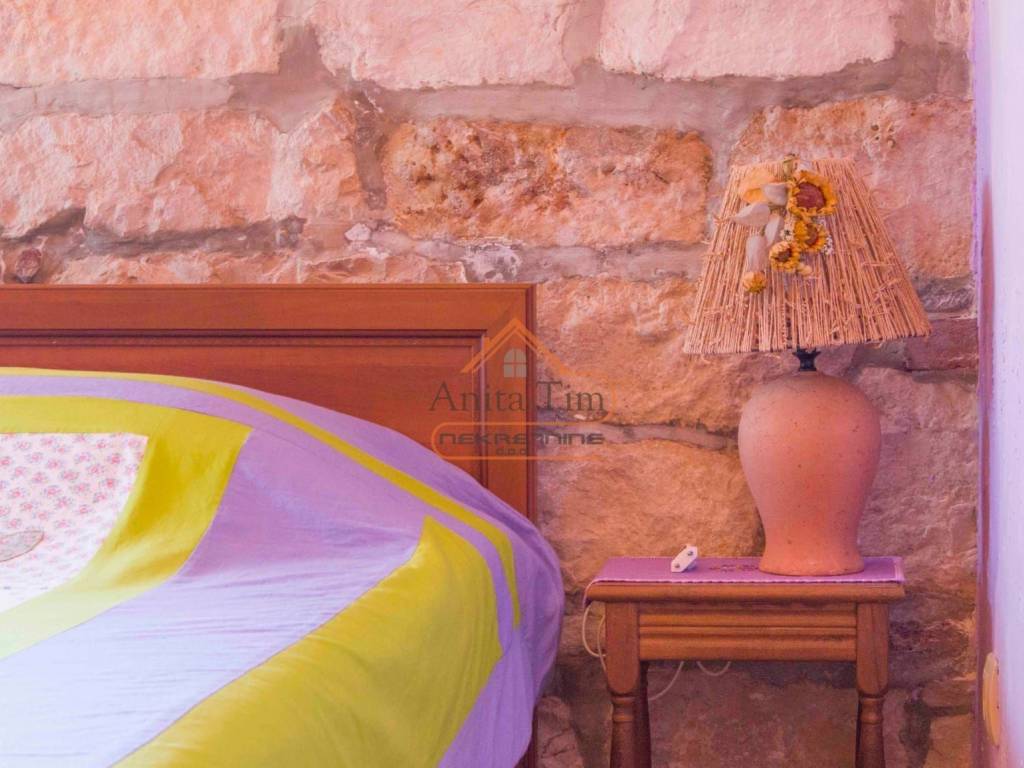 Kamena kuca, Prodaja, Vis, Vis