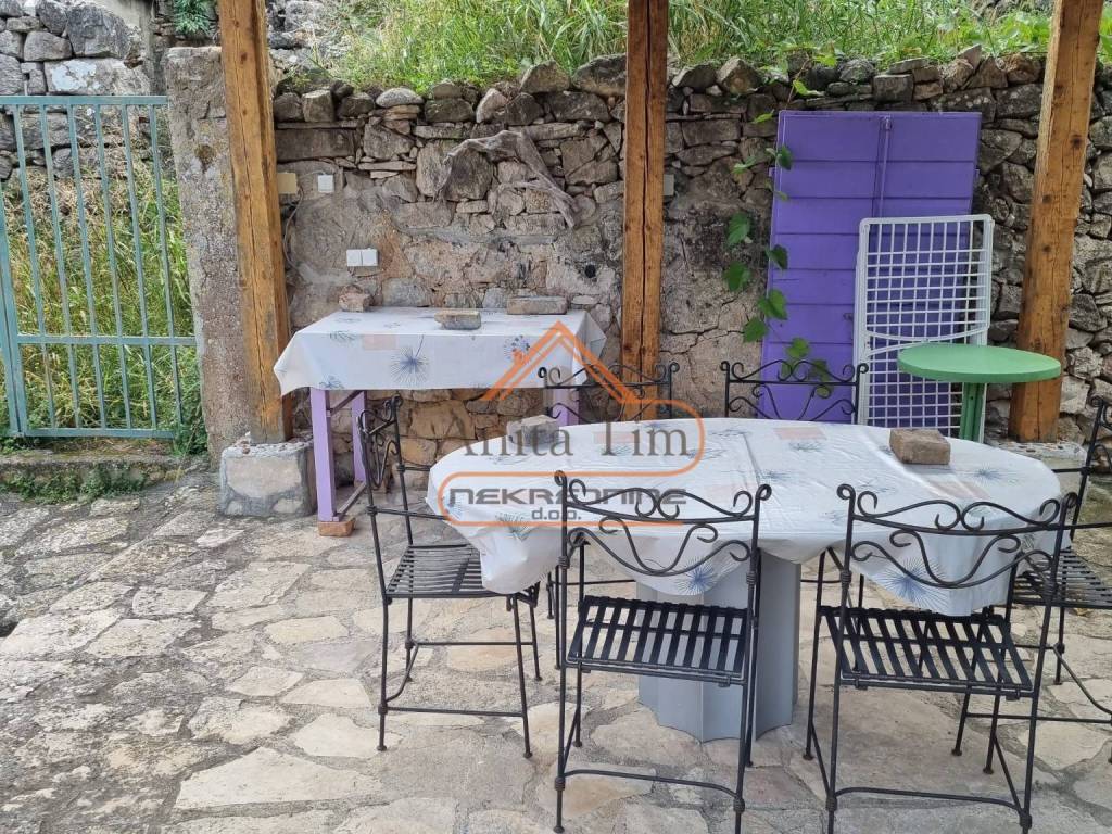 Kamena kuca, Prodaja, Vis, Vis