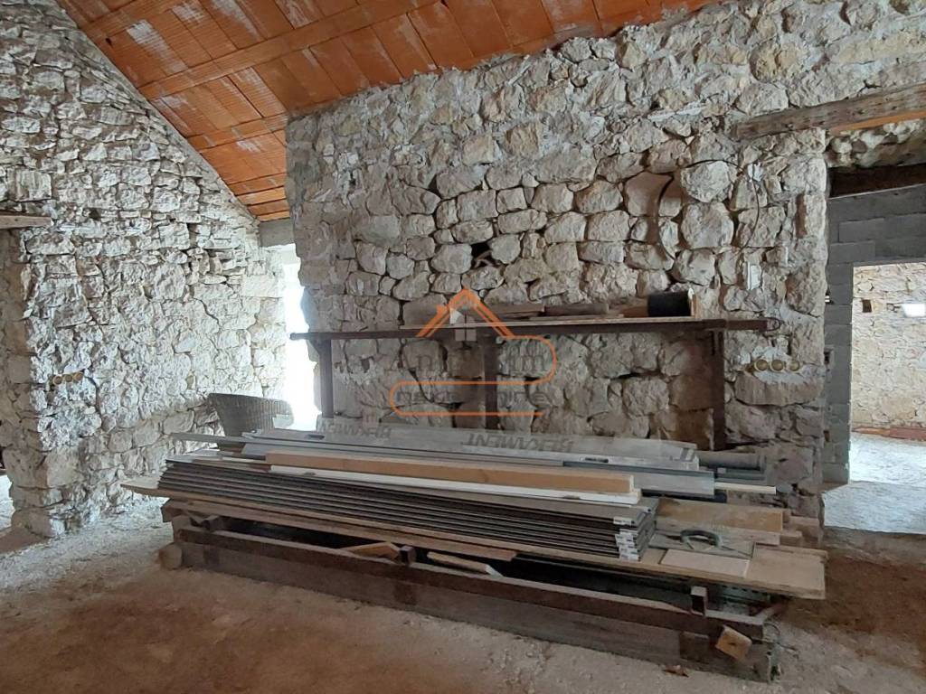 Kamena kuca, Prodaja, Omis, Celina