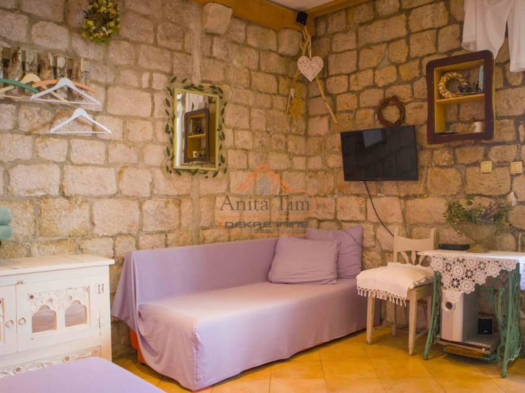 Kamena kuca, Prodaja, Vis, Vis