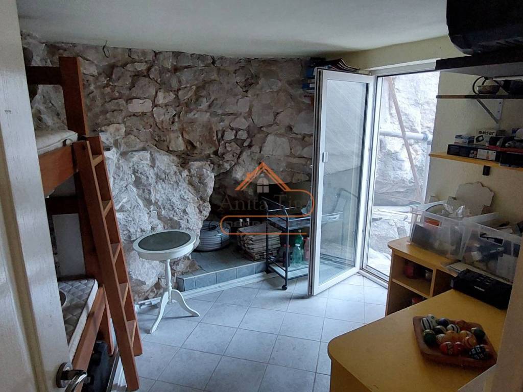 Kamena kuca, Prodaja, Omis, Celina