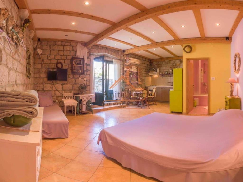 Kamena kuca, Prodaja, Vis, Vis
