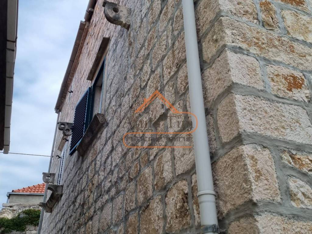 Kamena kuca, Prodaja, Vis, Vis