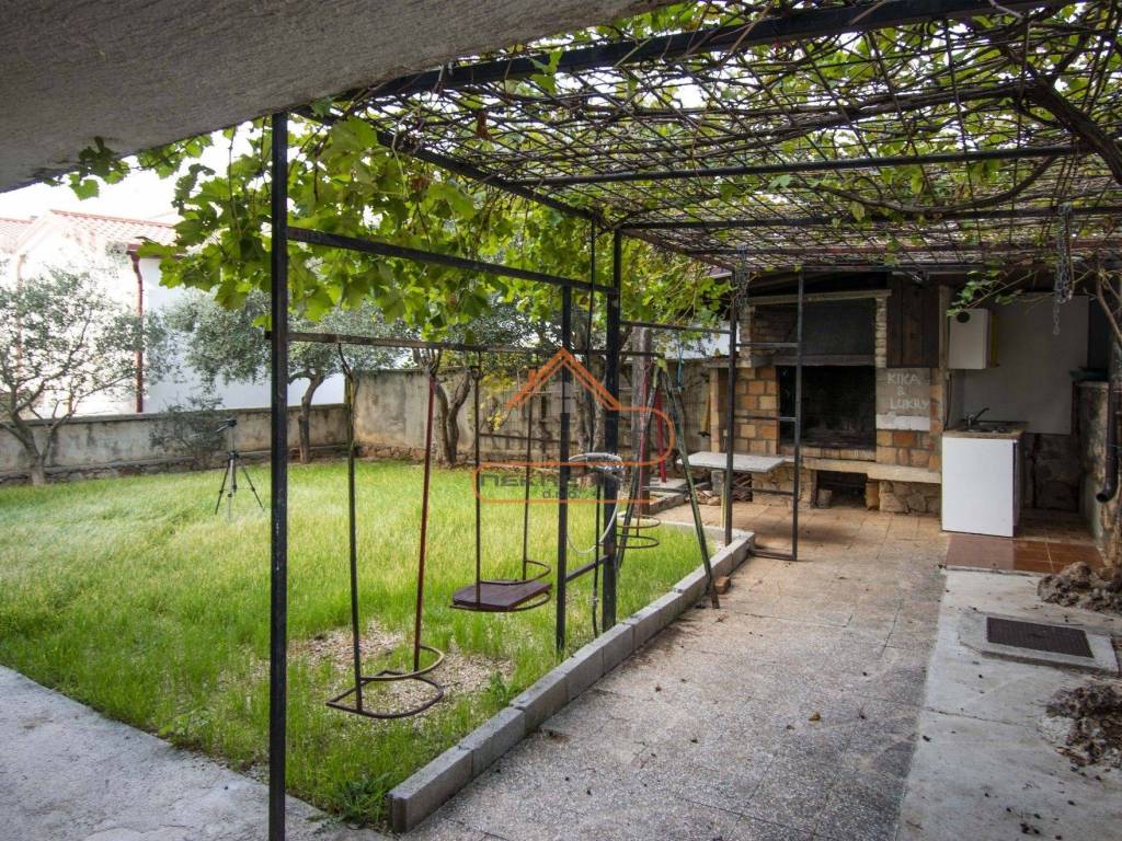 Stambeno poslovni objekt, Prodaja, Starigrad, Starigrad