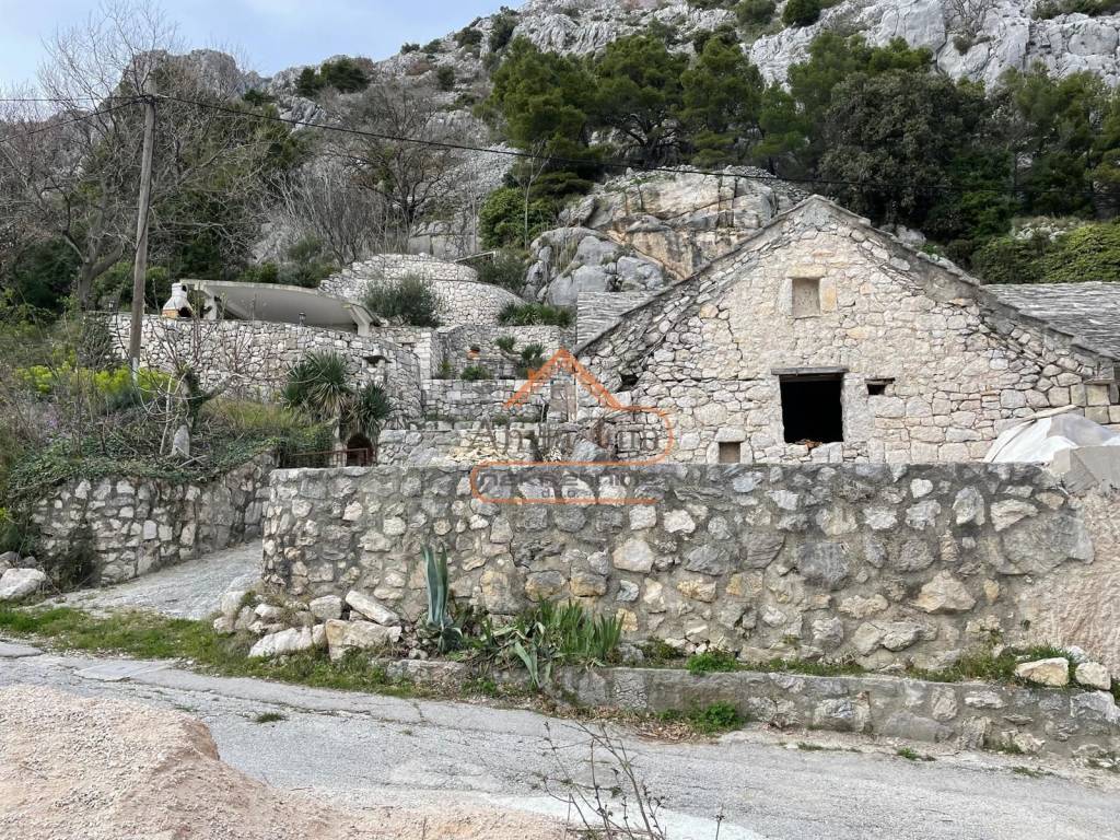 Kamena kuca, Prodaja, Omis, Celina