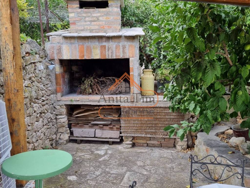 Kamena kuca, Prodaja, Vis, Vis