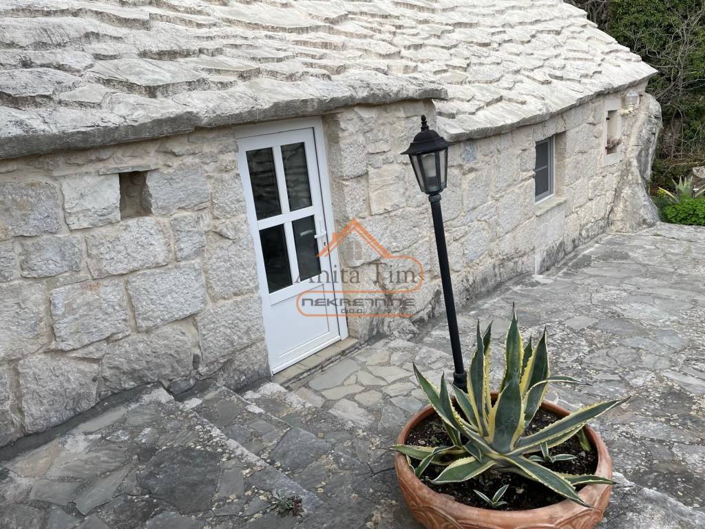 Kamena kuca, Prodaja, Omis, Celina