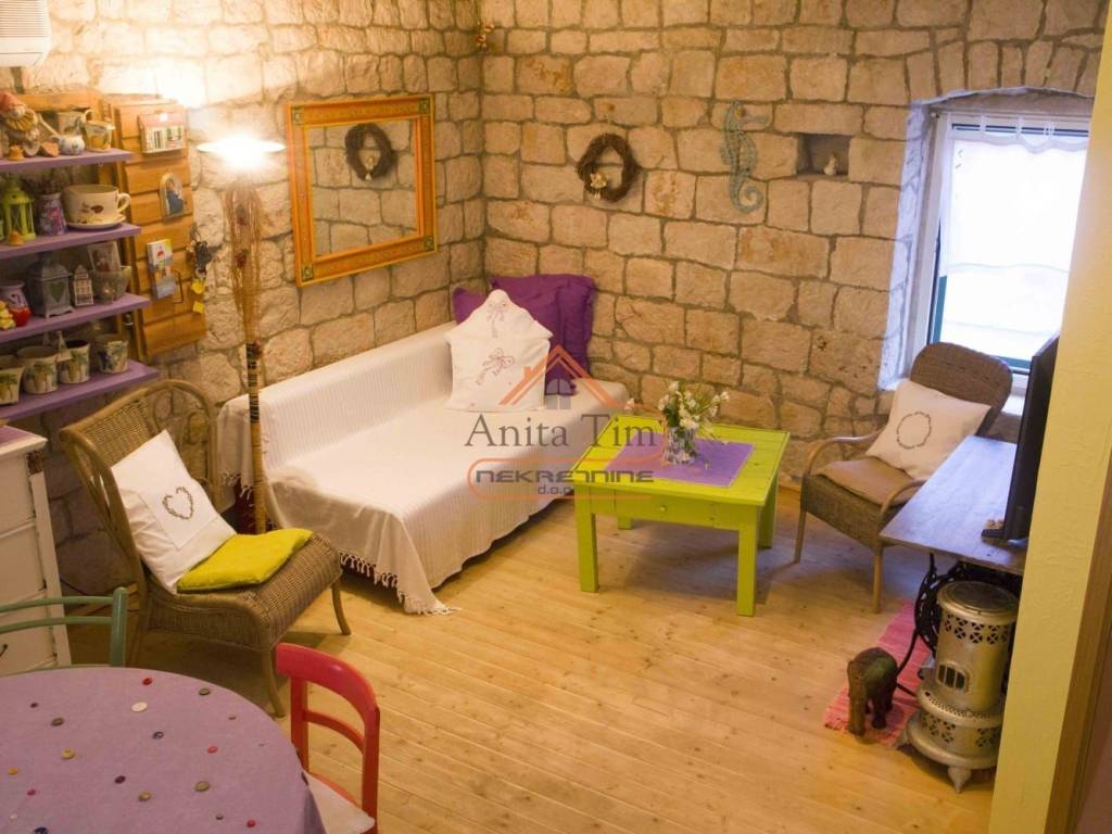 Kamena kuca, Prodaja, Vis, Vis