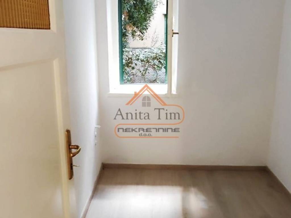Stan u starijoj zgradi, Prodaja, Split, Split