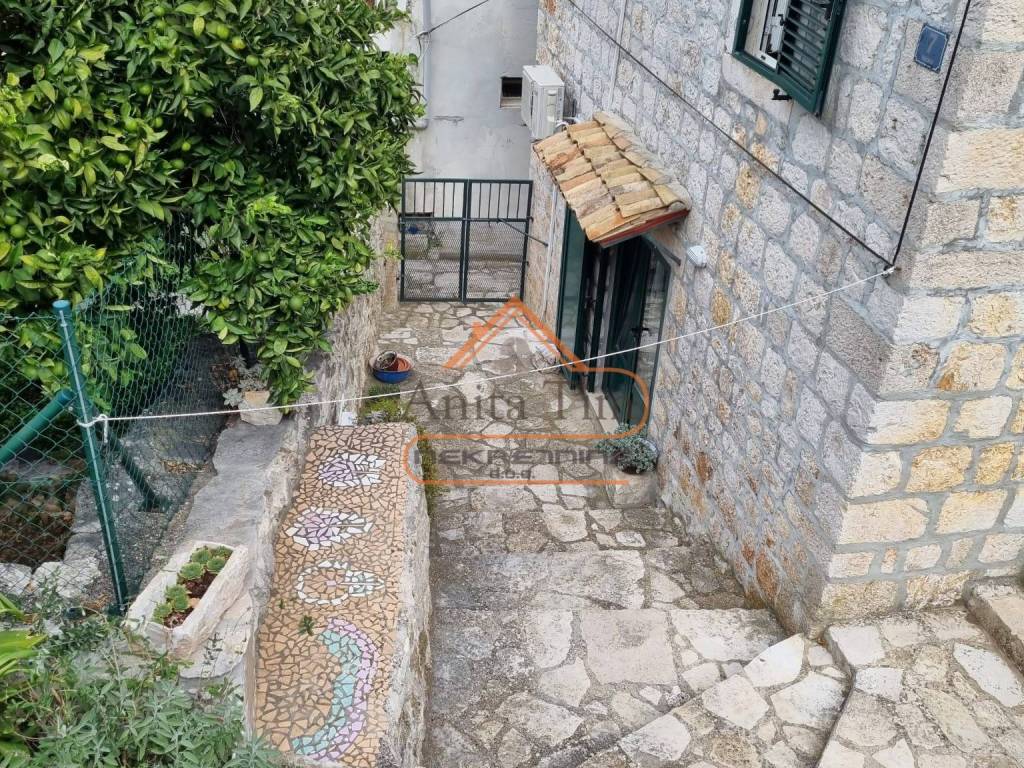 Kamena kuca, Prodaja, Vis, Vis
