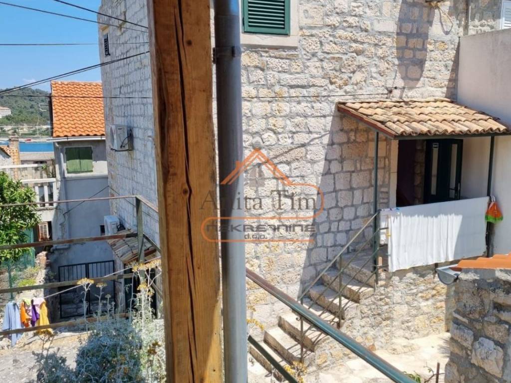 Kamena kuca, Prodaja, Vis, Vis