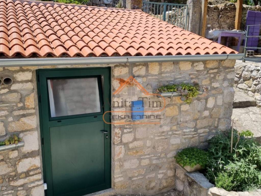 Kamena kuca, Prodaja, Vis, Vis