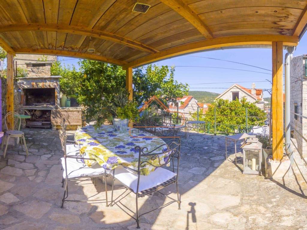 Kamena kuca, Prodaja, Vis, Vis