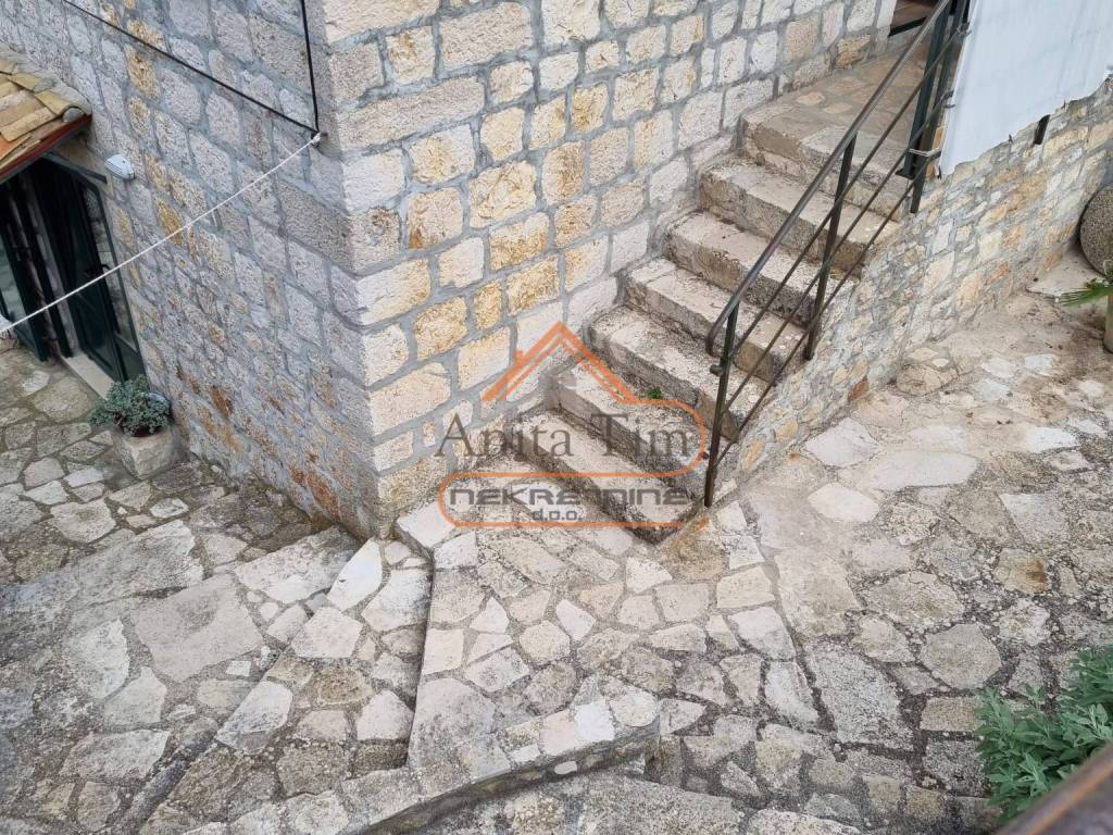 Kamena kuca, Prodaja, Vis, Vis