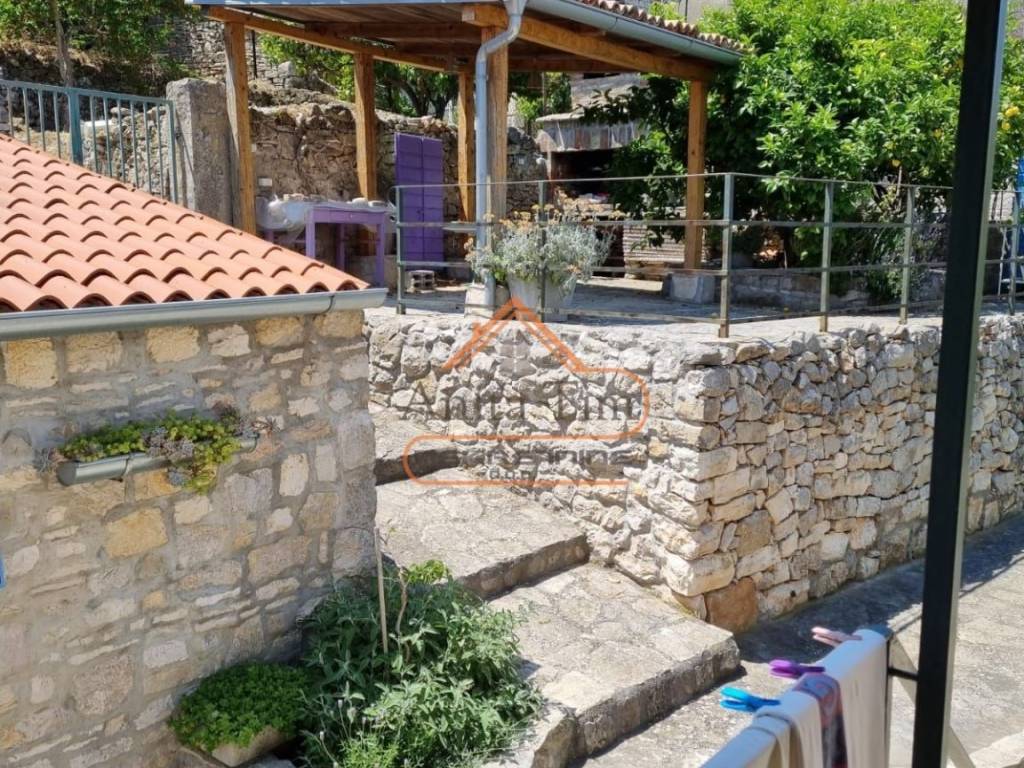 Kamena kuca, Prodaja, Vis, Vis