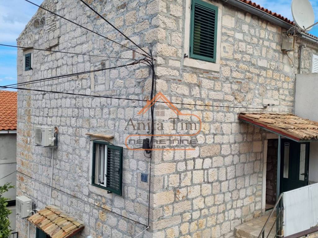 Kamena kuca, Prodaja, Vis, Vis