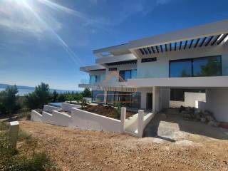 Vila, Prodaja, Dugi rat, Dugi Rat