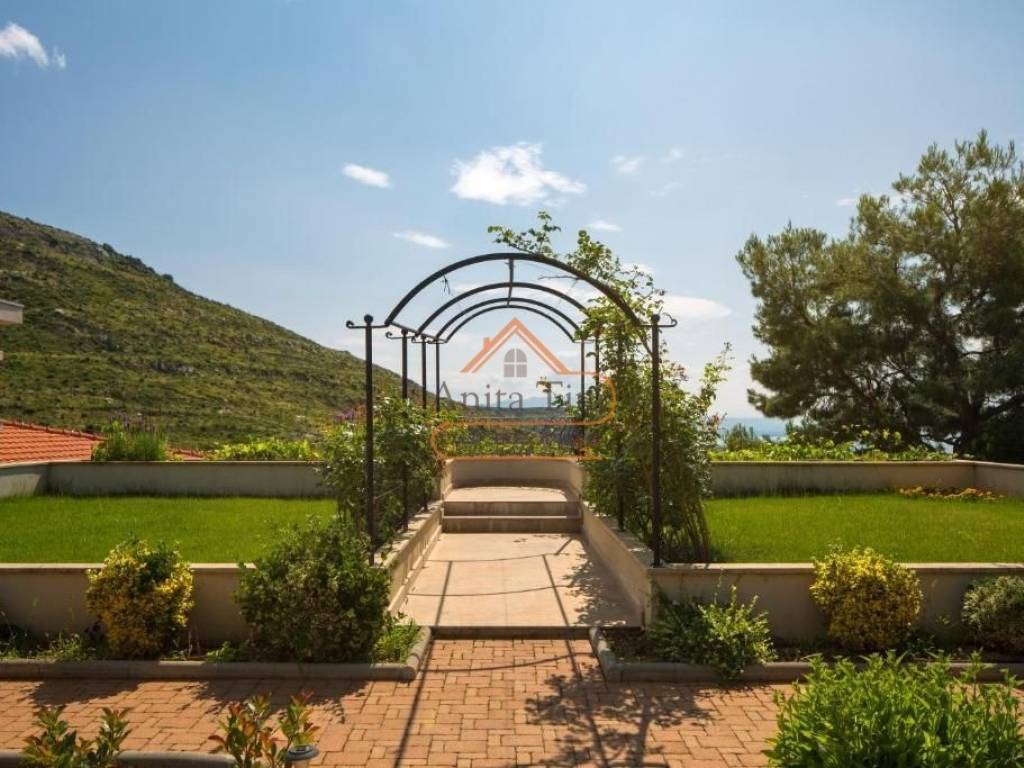 Vila, Prodaja, Kastela, Kastel Stafilic