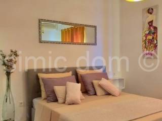 Vila, Prodaja, Selca, Selca