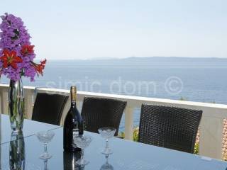 Vila, Prodaja, Selca, Selca