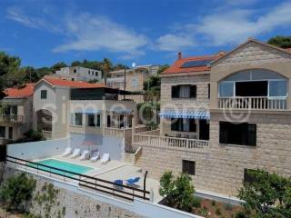 Vila, Prodaja, Selca, Selca