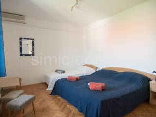 House with apartments, Sale, Supetar, Supetar