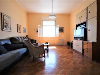 Flat in a building, Sale, Split, Split