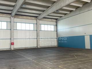 Hall, Lease, Lekenik, Lekenik