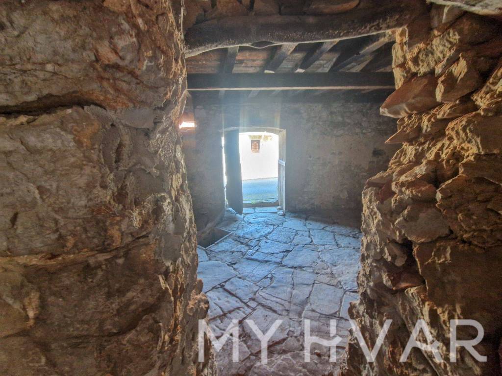 Kamena kuca, Prodaja, Stari grad, Vrbanj
