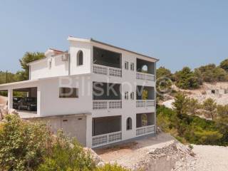 House with apartments, Sale, Supetar, Splitska