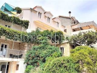 House with apartments, Sale, Jelsa, Ivan Dolac