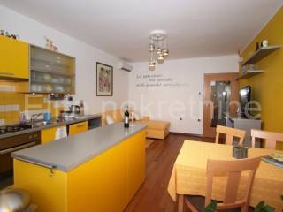 Flat in a building, Sale, Pula, Pula