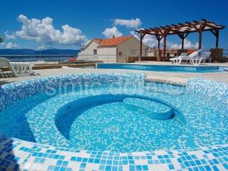 House with apartments, Sale, Bol, Bol