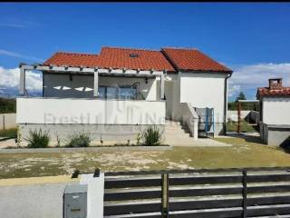 One-storey house, Sale, Ražanac, Ljubač